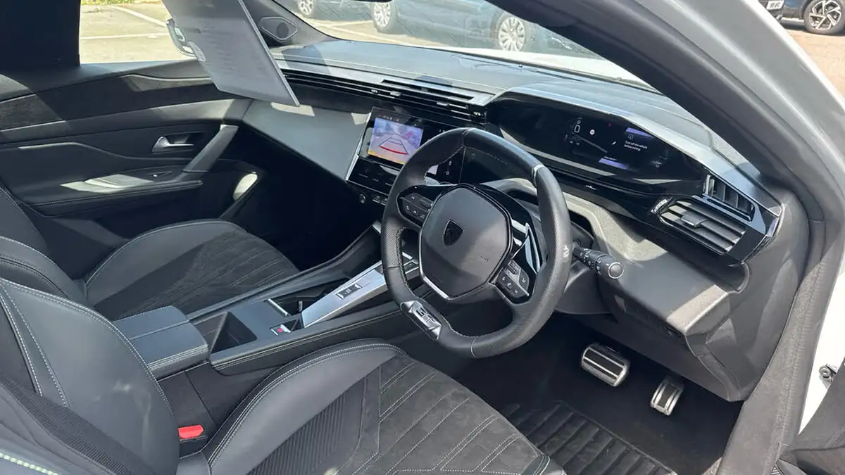 2024-peugeot-308-12-puretech-gt-130ps-ss-eat8-big-10