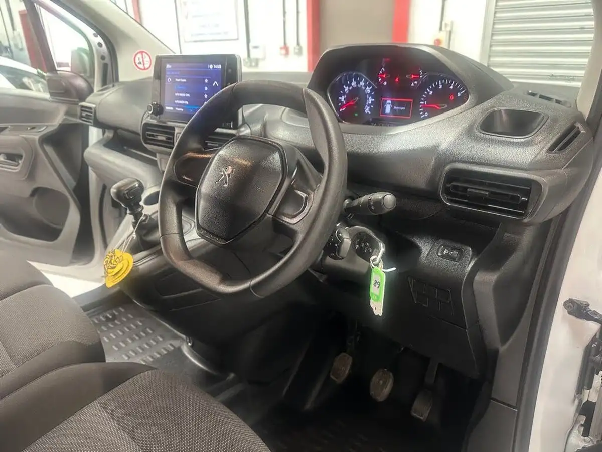 2023-peugeot-partner-15-bluehdi-950-professional-premium-100pseu6d-ss-big-16