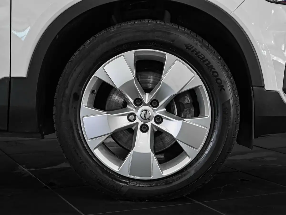 2019-volvo-xc40-20td-d3-momentum-pro-awd-geartronic-big-5