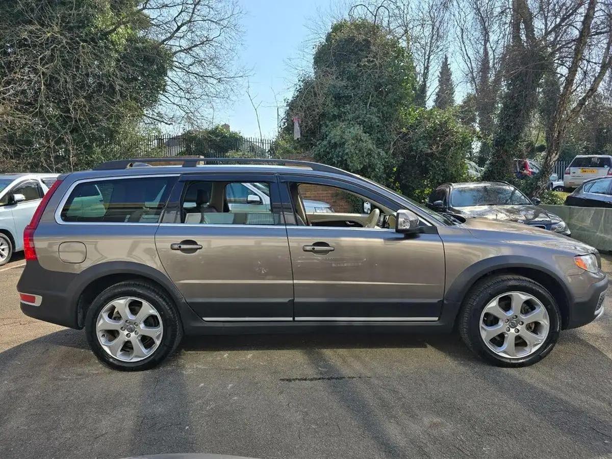 2011-volvo-xc70-30-t6-se-big-6