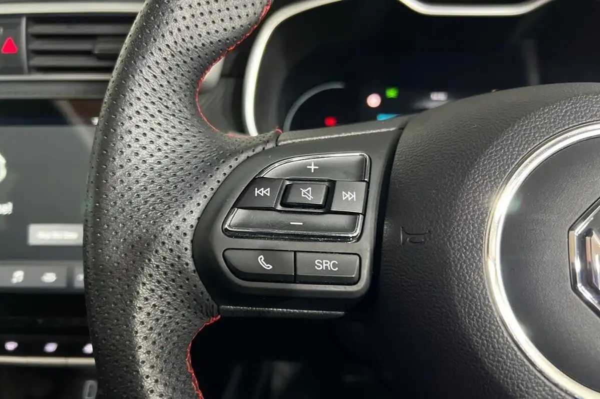 2023-mg-zs-suv-e-trophy-ev-156ps-long-range-big-27