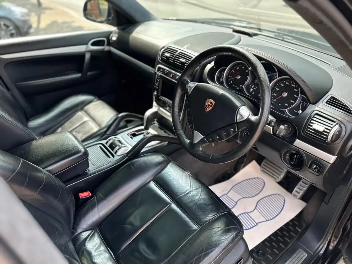 2004-porsche-cayenne-45-turbo-big-28