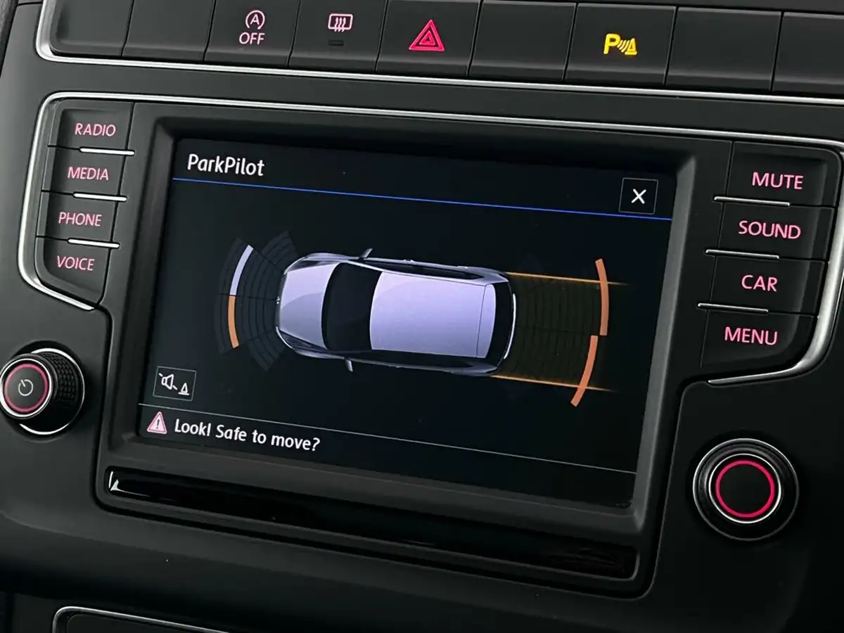 2016-volkswagen-polo-big-31