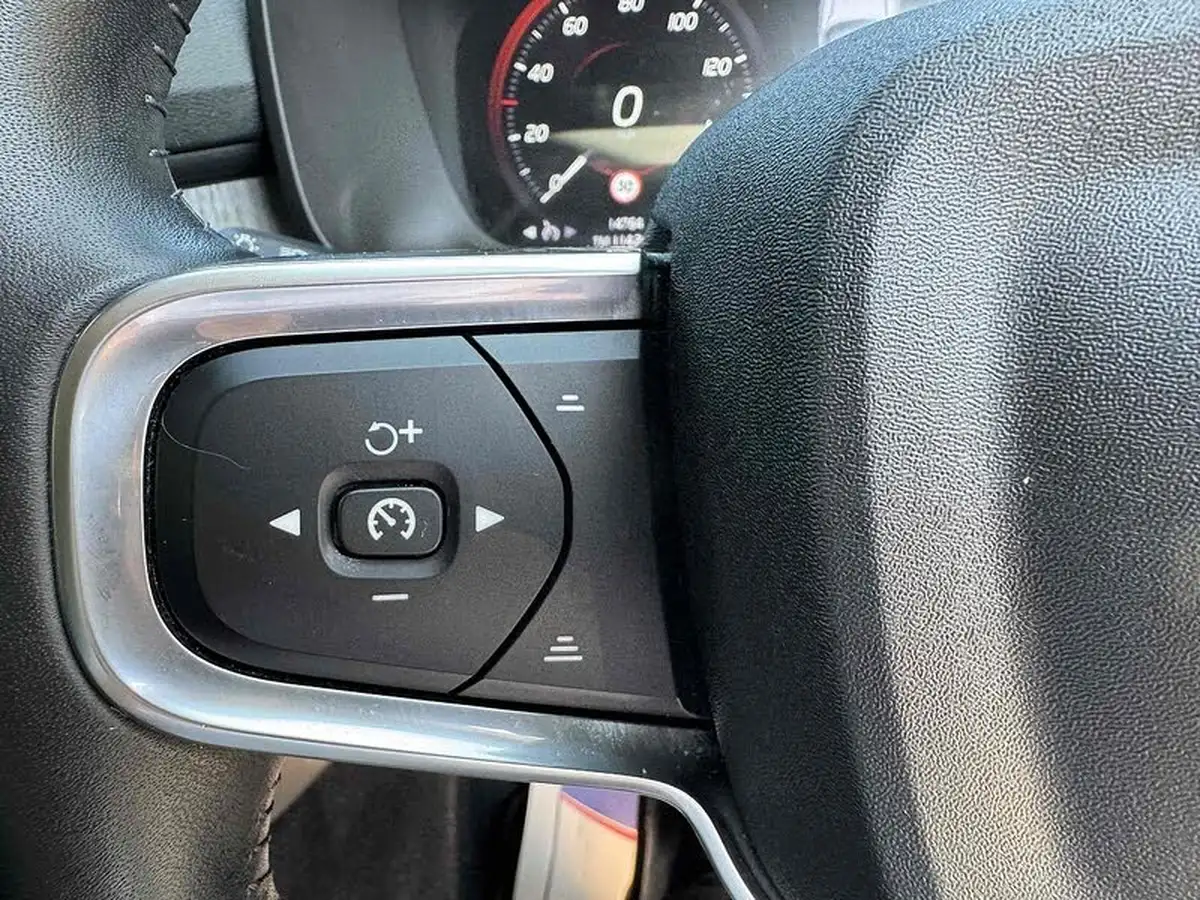 2020-volvo-xc40-20-b4-inscription-awd-big-28