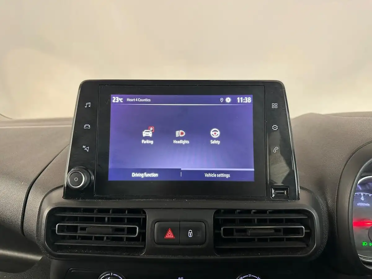 2022-vauxhall-combo-life-15-se-100ps-big-38