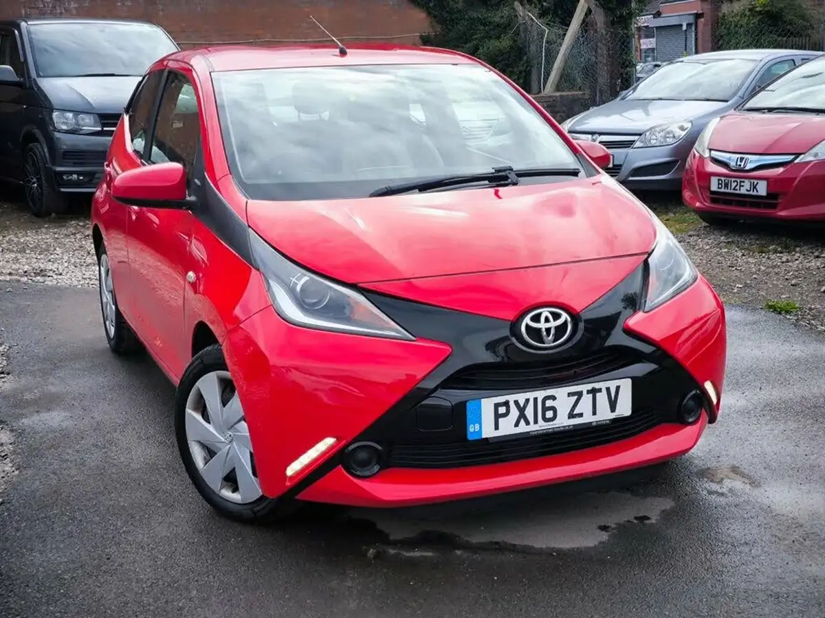 2016-toyota-aygo-10-vvt-i-x-play-68bhp-5d-x-shift-big-29