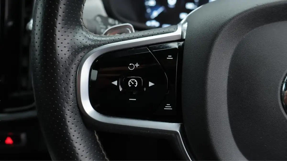 2019-volvo-v90-20td-d4-r-design-big-22
