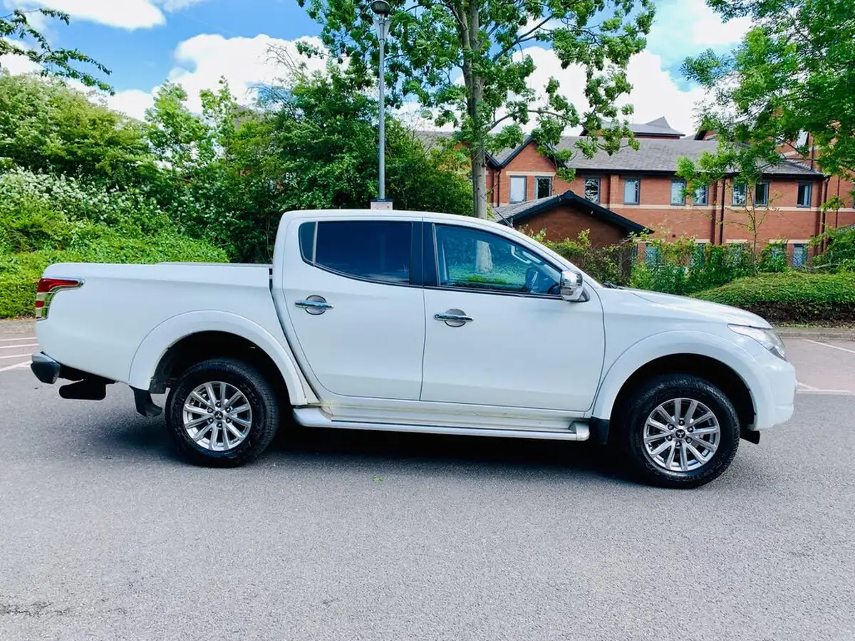 2019-mitsubishi-l200-24di-d-barbarian-eu6-big-12