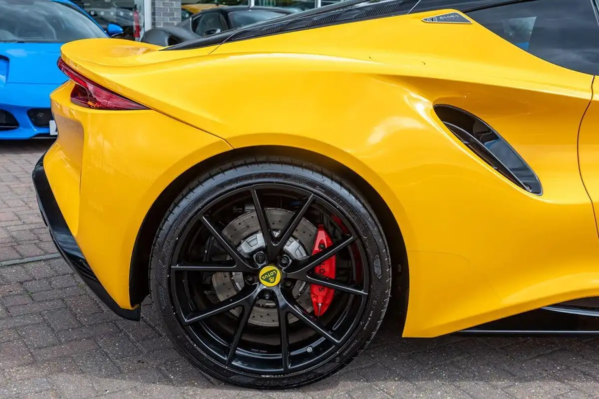 2024-lotus-emira-35-first-edition-v6-big-15