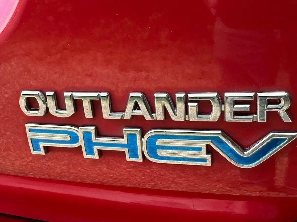 2016-mitsubishi-outlander-20-gx4hs-phev-big-22