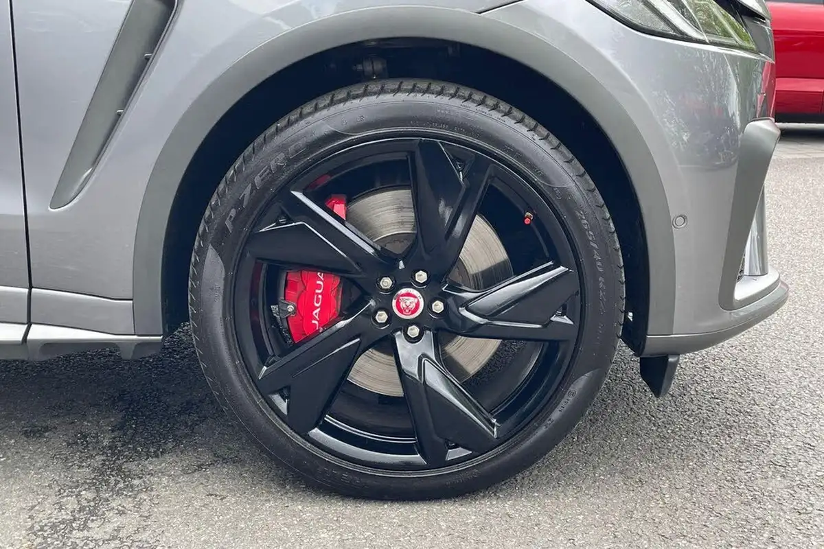 2021-jaguar-f-pace-50-v8-svr-big-24