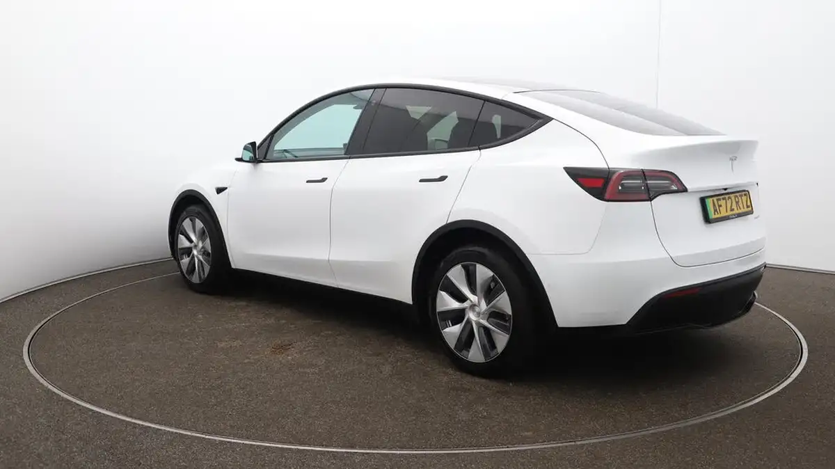 2022-tesla-model-y-e-long-range-big-55