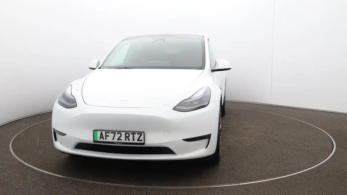 2022-tesla-model-y-e-long-range-big-31