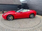2010-ferrari-california-43-small-28