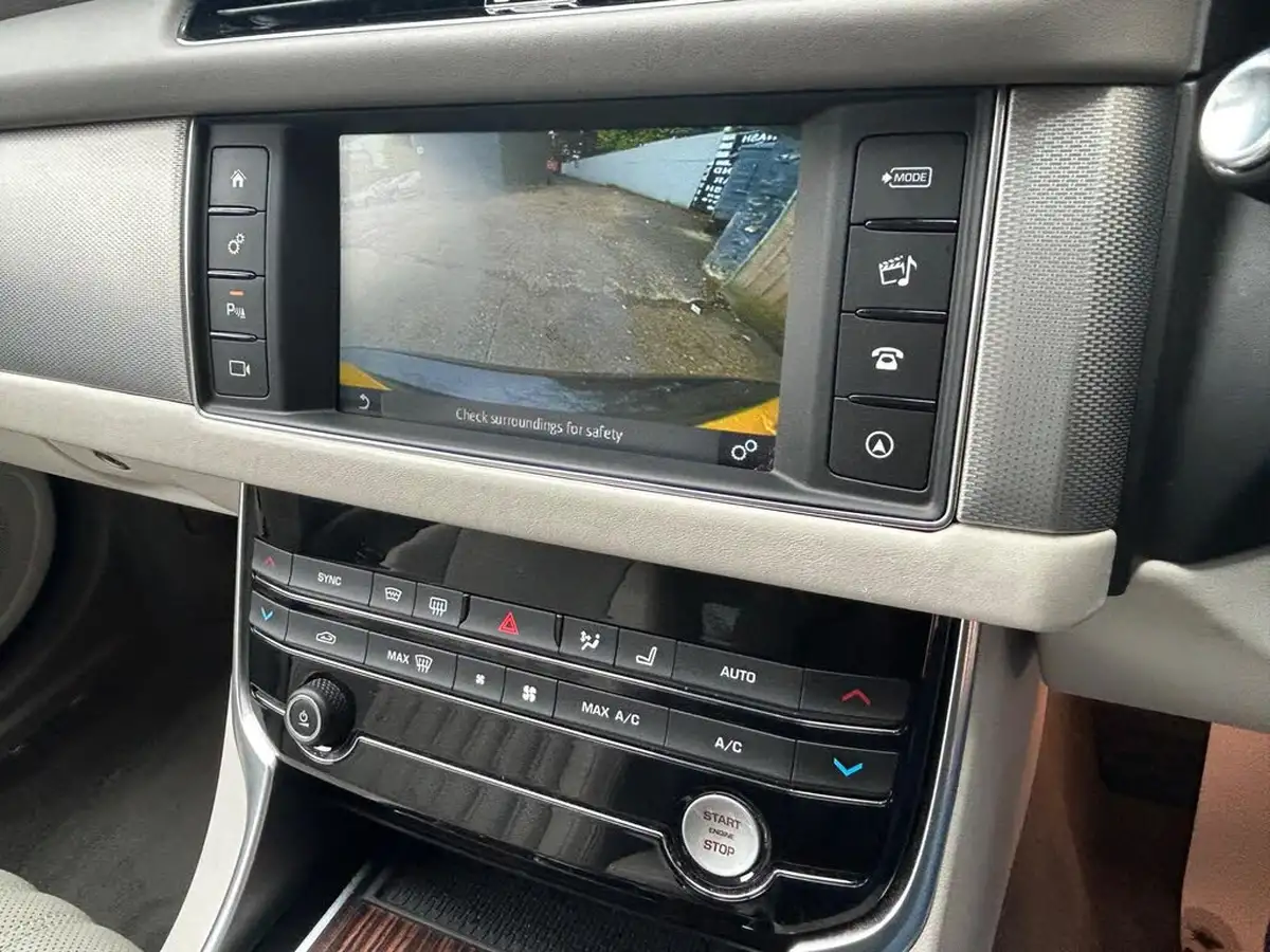 2018-jaguar-xf-20i-portfolio-200ps-saloon-4d-1999cc-big-35