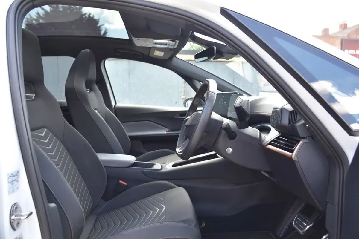2022-cupra-born-e-v2-204ps-58kwh-big-1