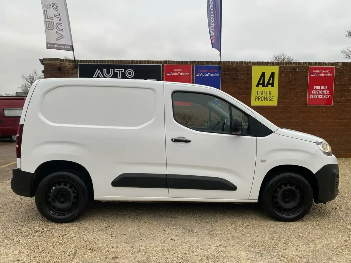 2019-citroen-berlingo-15bluehdi-1000-enterprise-100pseu6dt-e-panel-big-4