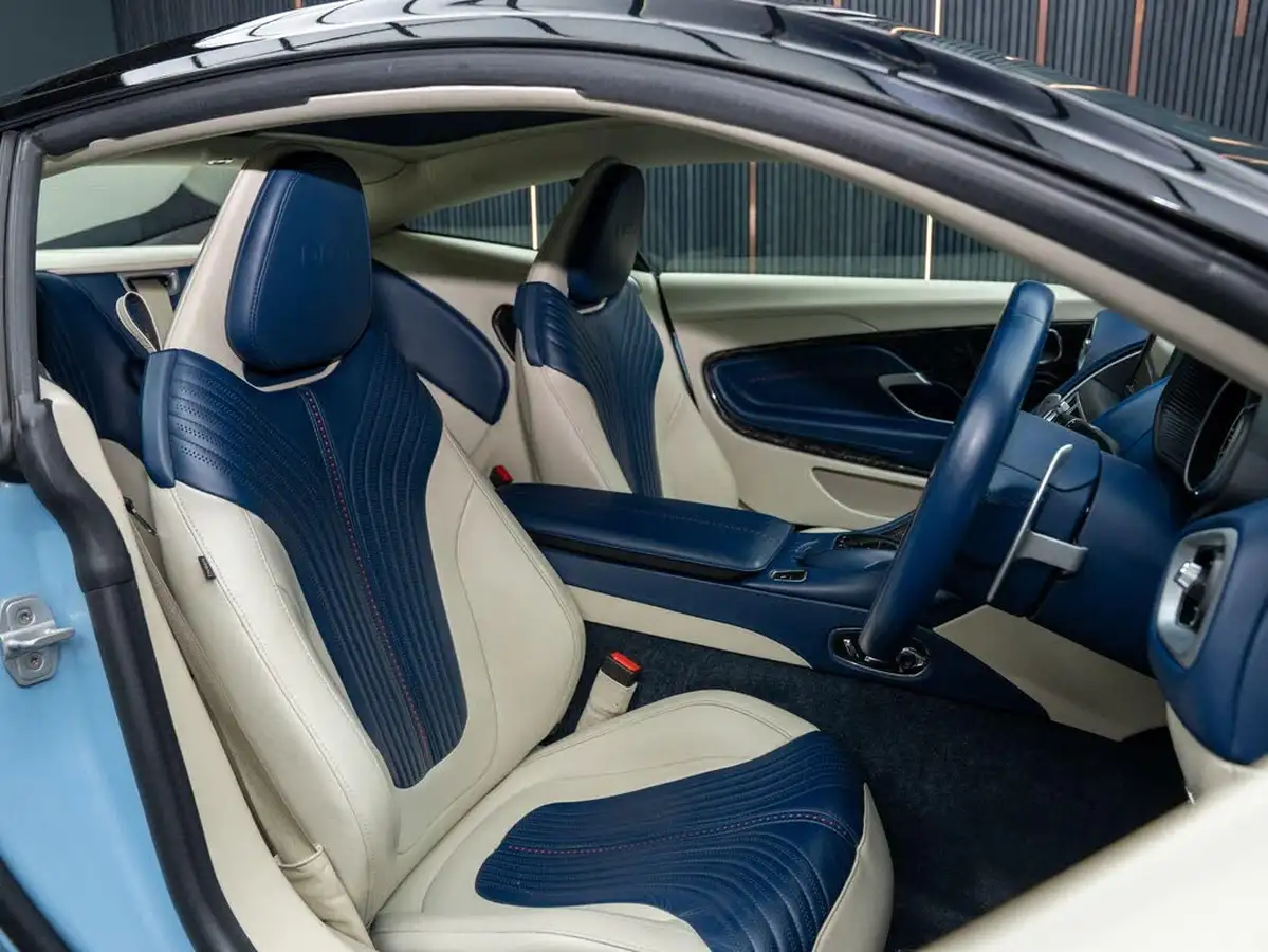 2016-aston-martin-db11-52-v12-big-35