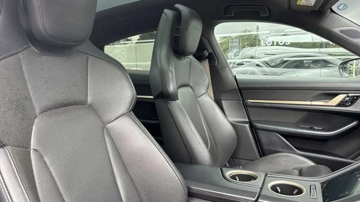 2020-porsche-taycan-e-turbo-s-big-32