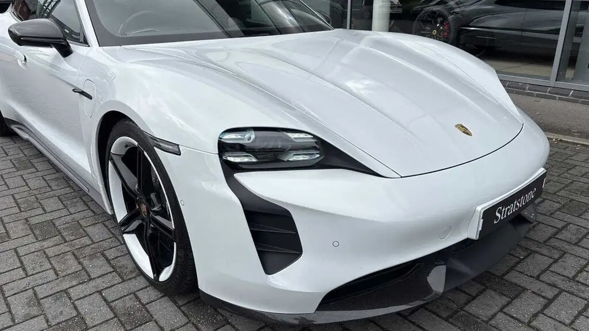 2020-porsche-taycan-e-turbo-s-big-8