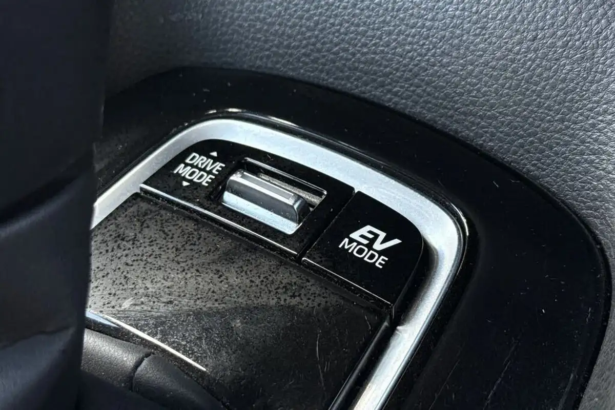 2022-toyota-corolla-18-vvt-i-icon-tech-trk-hatchback-5d-big-40