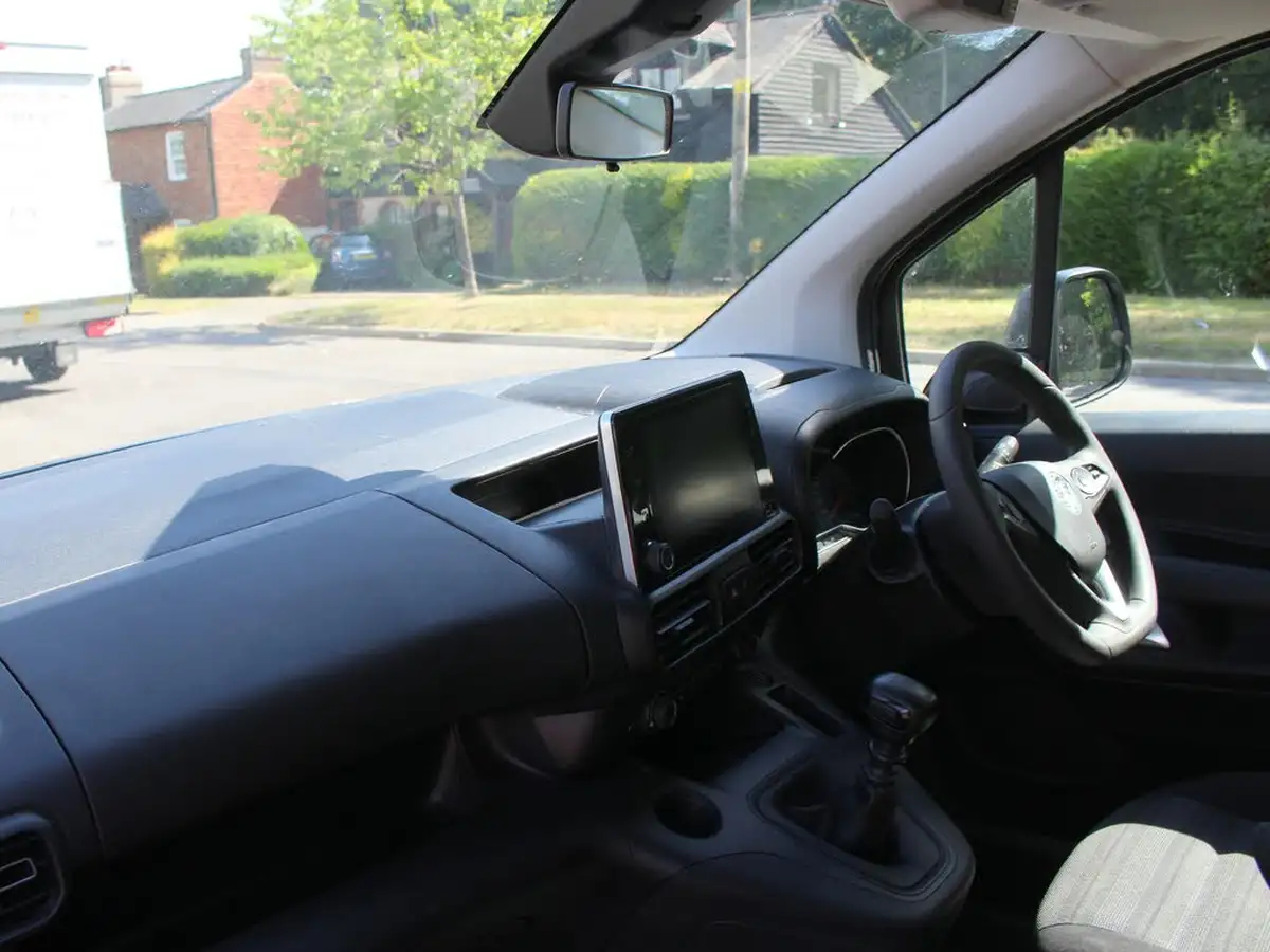 2021-vauxhall-combo-life-12i-edition-big-33