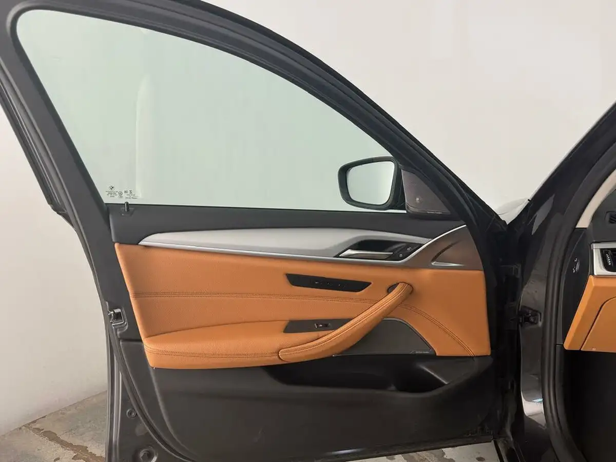 2021-bmw-5-series-20-530e-se-touring-5d-big-22