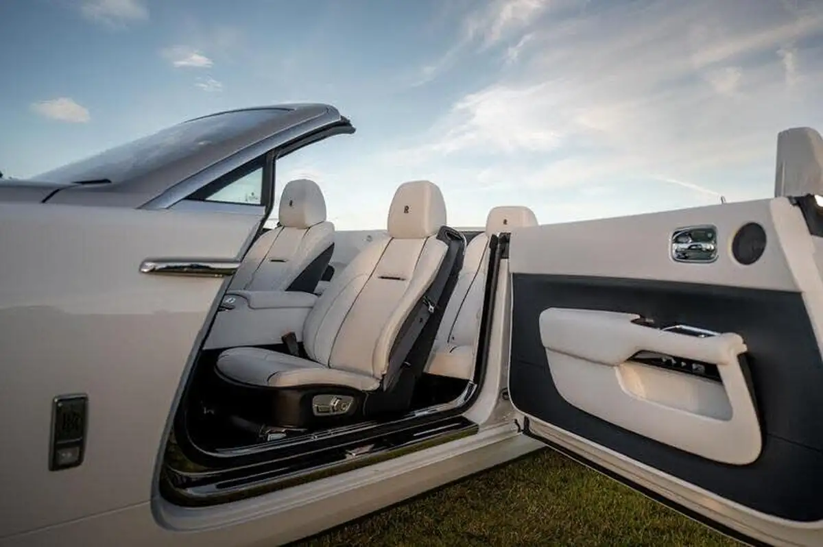 2016-rolls-royce-dawn-66-big-15
