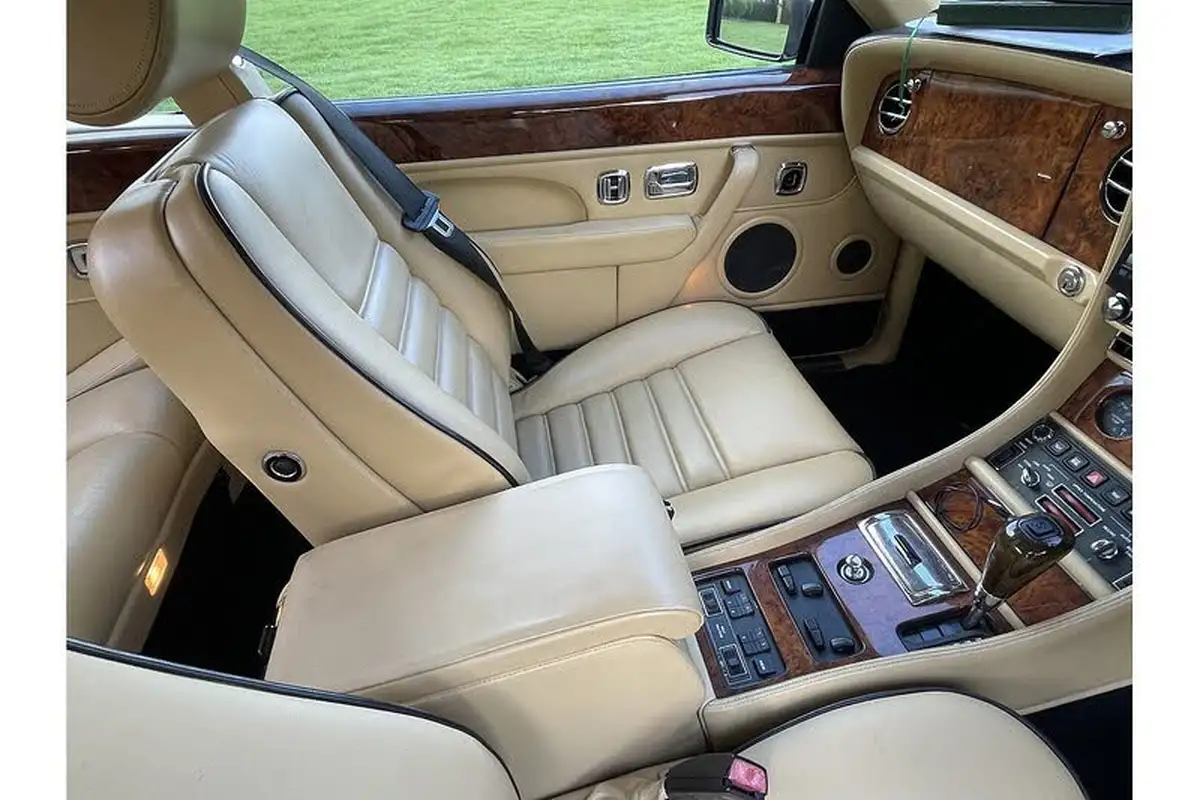 1997-bentley-azure-68-big-11
