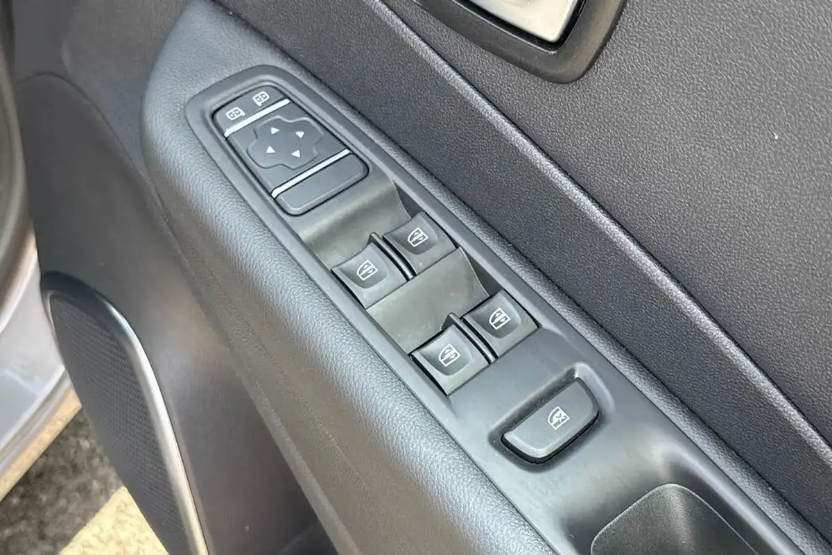 2019-renault-captur-13-tce-iconic-130bhp-ss-big-19