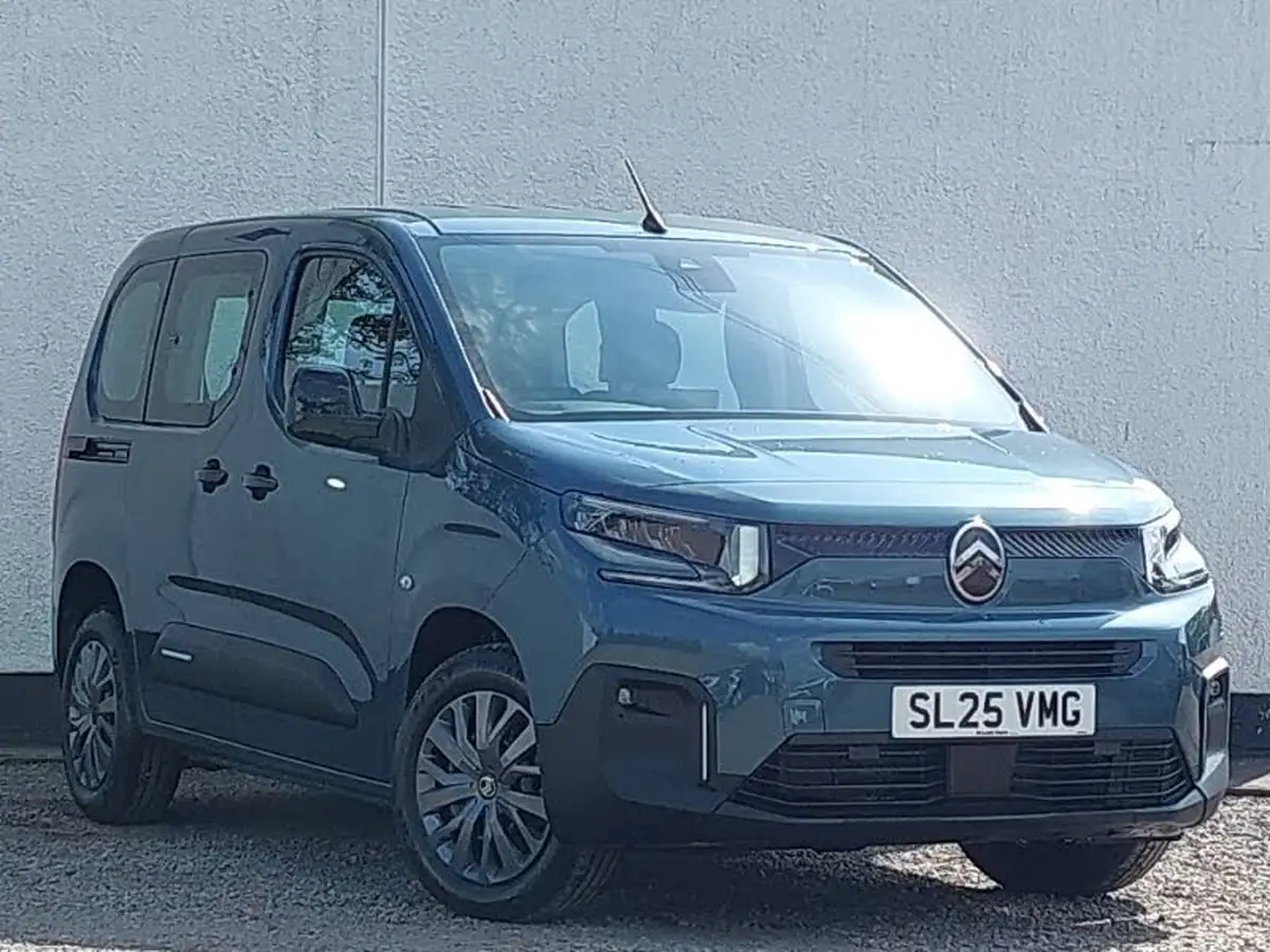 2025-citroen-berlingo-15bluehdi-plus-m-size-130ps-eat8-big-0