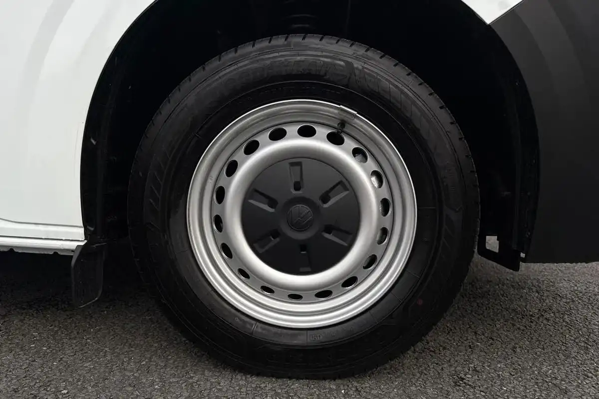 2025-volkswagen-transporter-20tdi-t30-commerce-plus-bmt-swb-150pseu6e-big-8