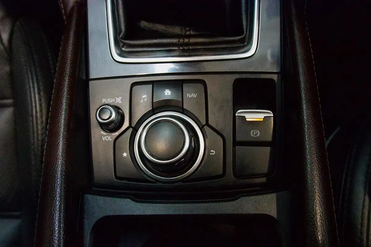 2016-mazda-mazda6-22td-sport-nav-175ps-skyactiv-d-tourer-5d-big-20