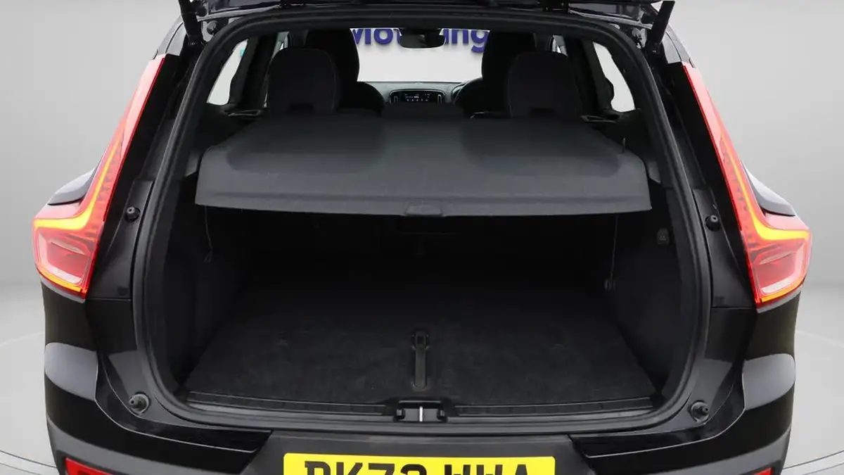 2023-volvo-xc40-20-b3-plus-big-24