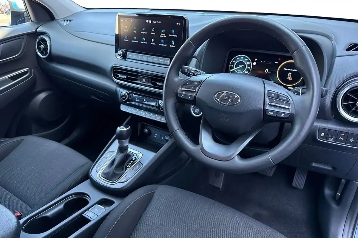 2022-hyundai-kona-16-gdi-premium-big-13
