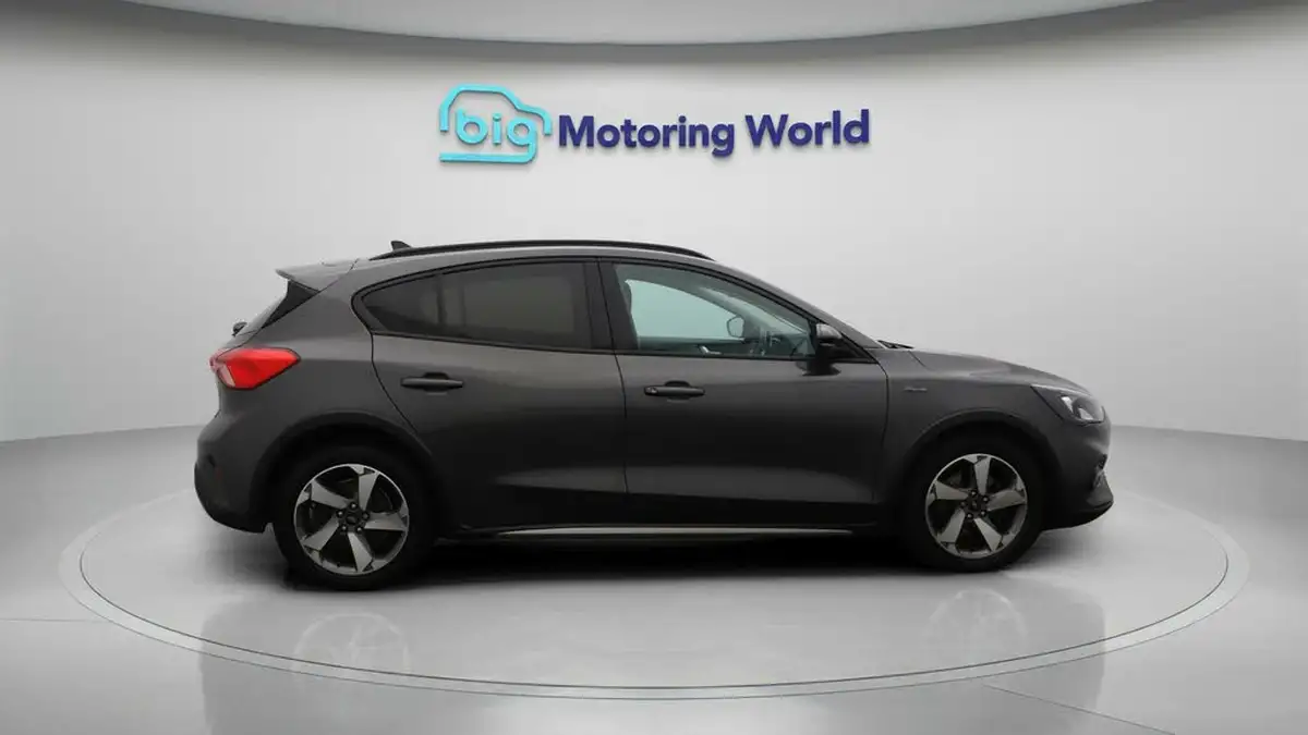2019-ford-focus-10t-active-hatchback-big-8