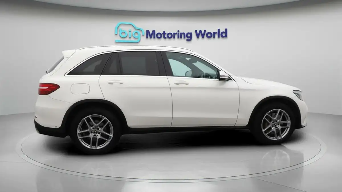 2018-mercedes-benz-glc-class-20-glc250-amg-line-ss-station-wagon-5d-big-8