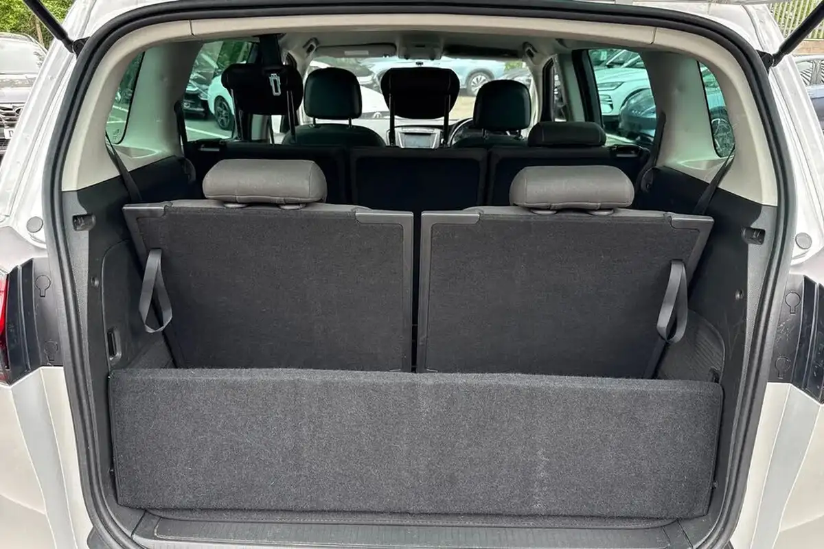 2016-vauxhall-zafira-tourer-14i-16v-turbo-sri-big-26