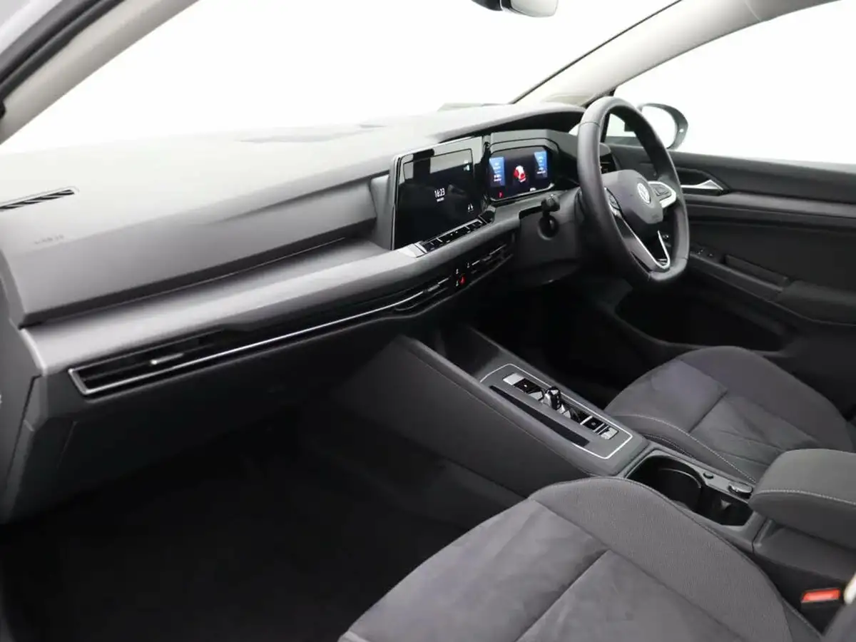 2022-volkswagen-golf-20tdi-style-150ps-estate-dsg-big-18