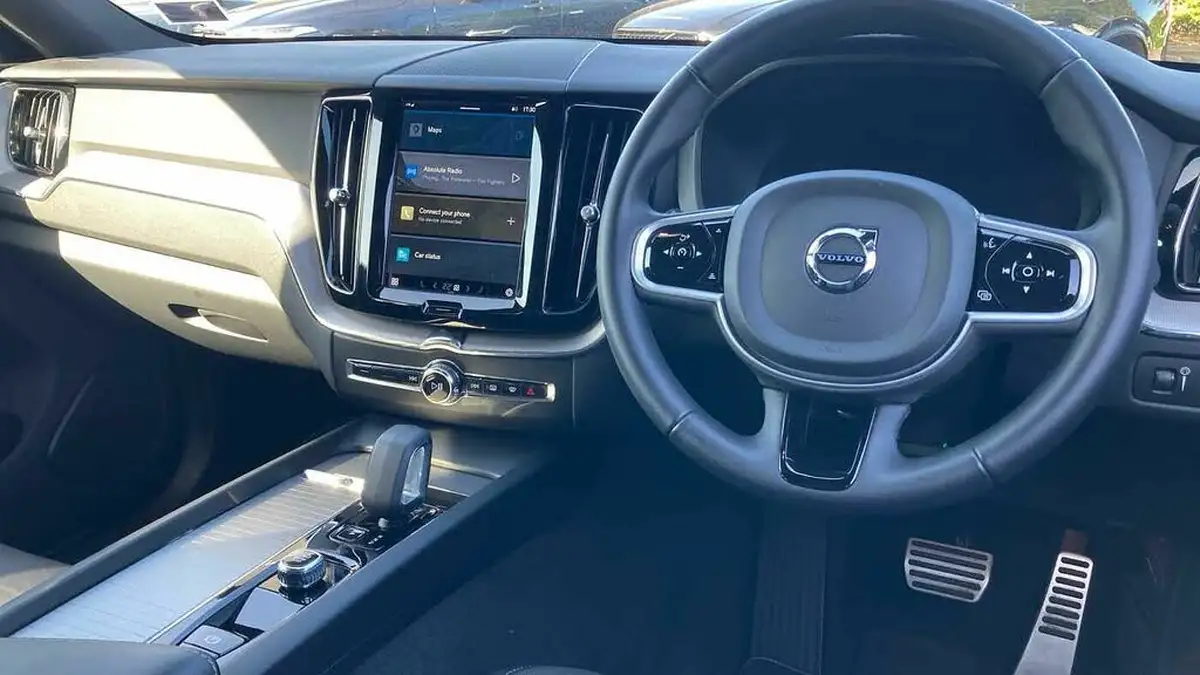 2022-volvo-xc60-20td-b4-r-design-big-5