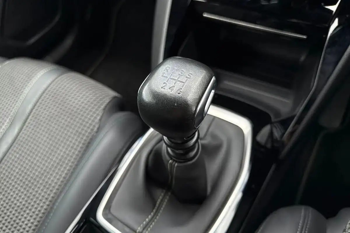 2020-peugeot-2008-suv-12-puretech-gt-line-big-22
