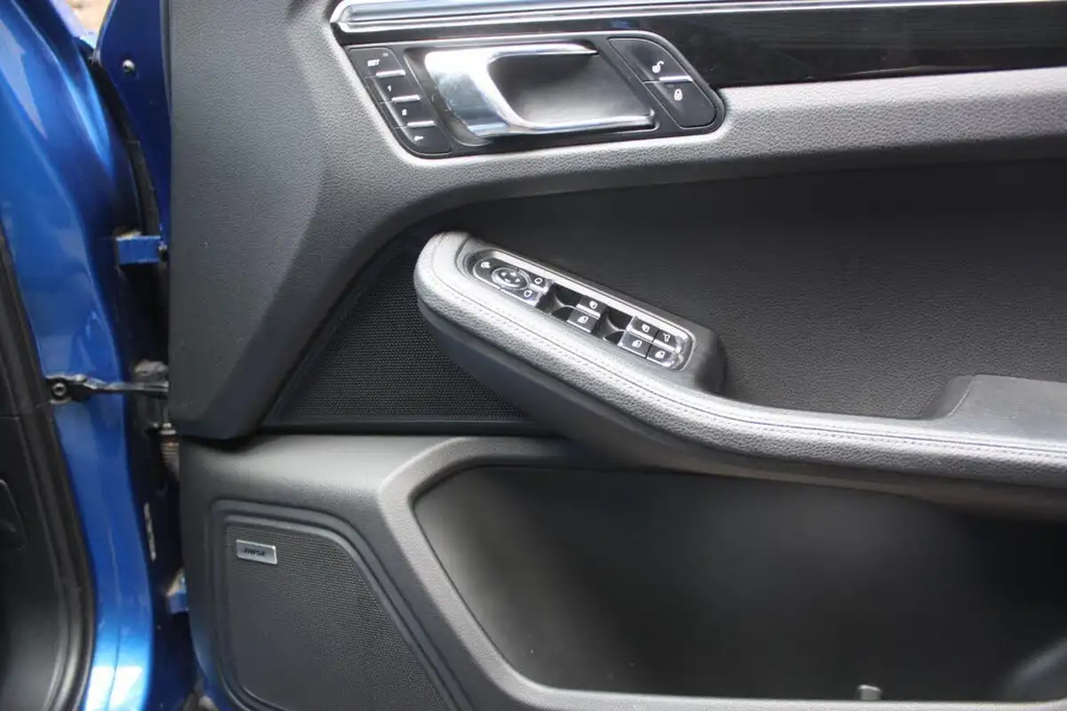 2015-porsche-macan-30td-s-big-14