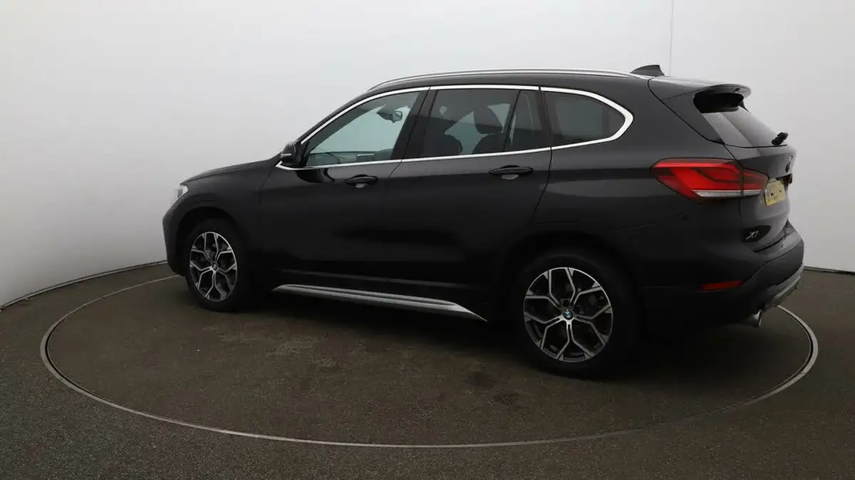 2022-bmw-x1-20-sdrive20i-xline-big-34