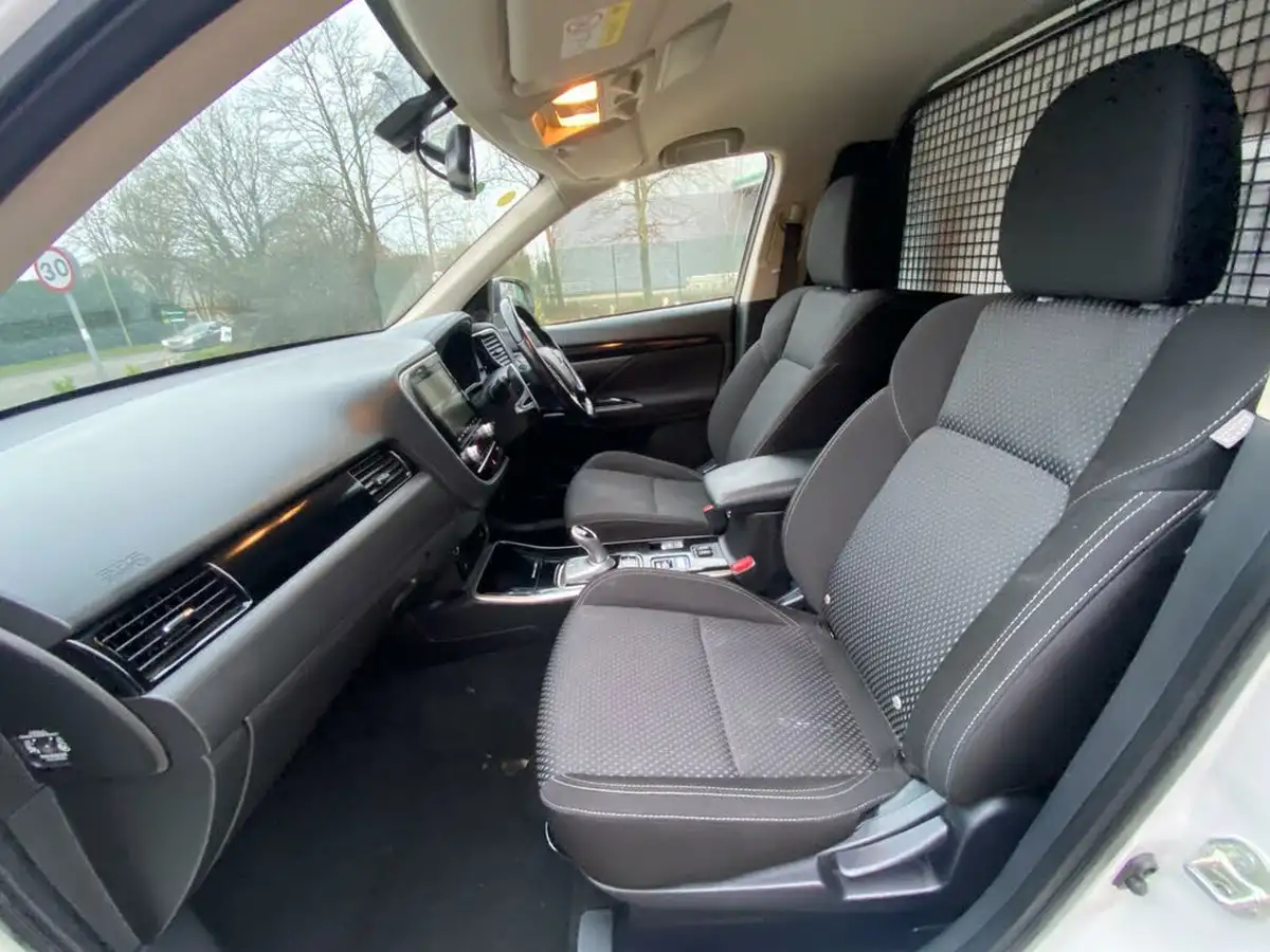 2020-mitsubishi-outlander-24-reflex-plus-commercial-big-48