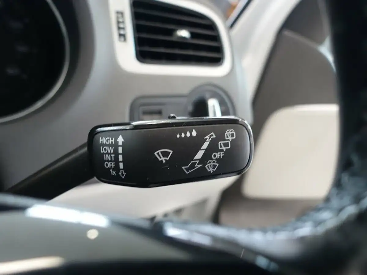2017-volkswagen-polo-10-beats-65ps-ss-5d-big-23