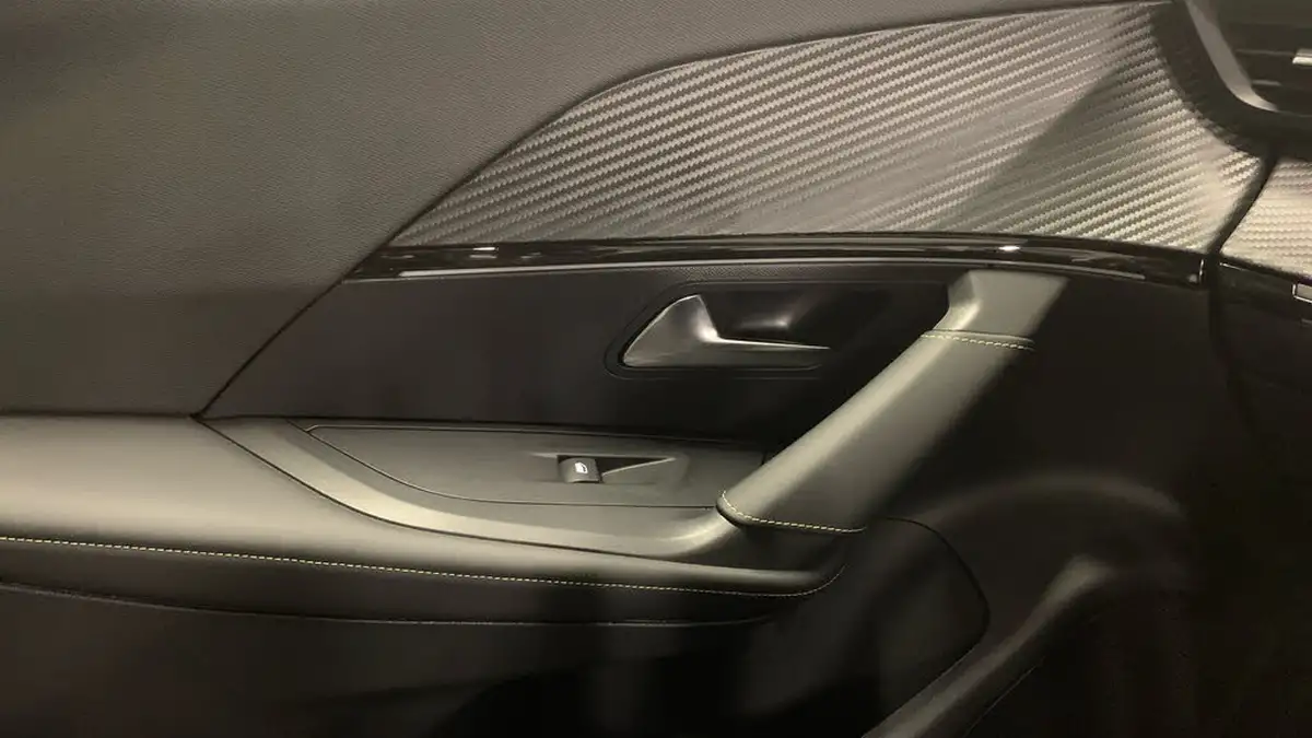 2024-peugeot-2008-suv-e-gt-136ps-50kwh-big-40