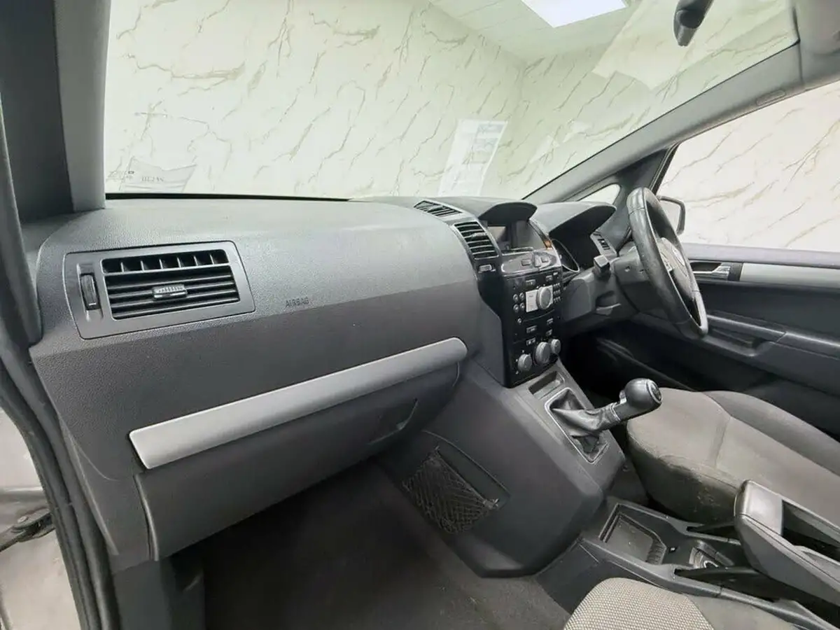 2013-vauxhall-zafira-16-exclusiv-big-10