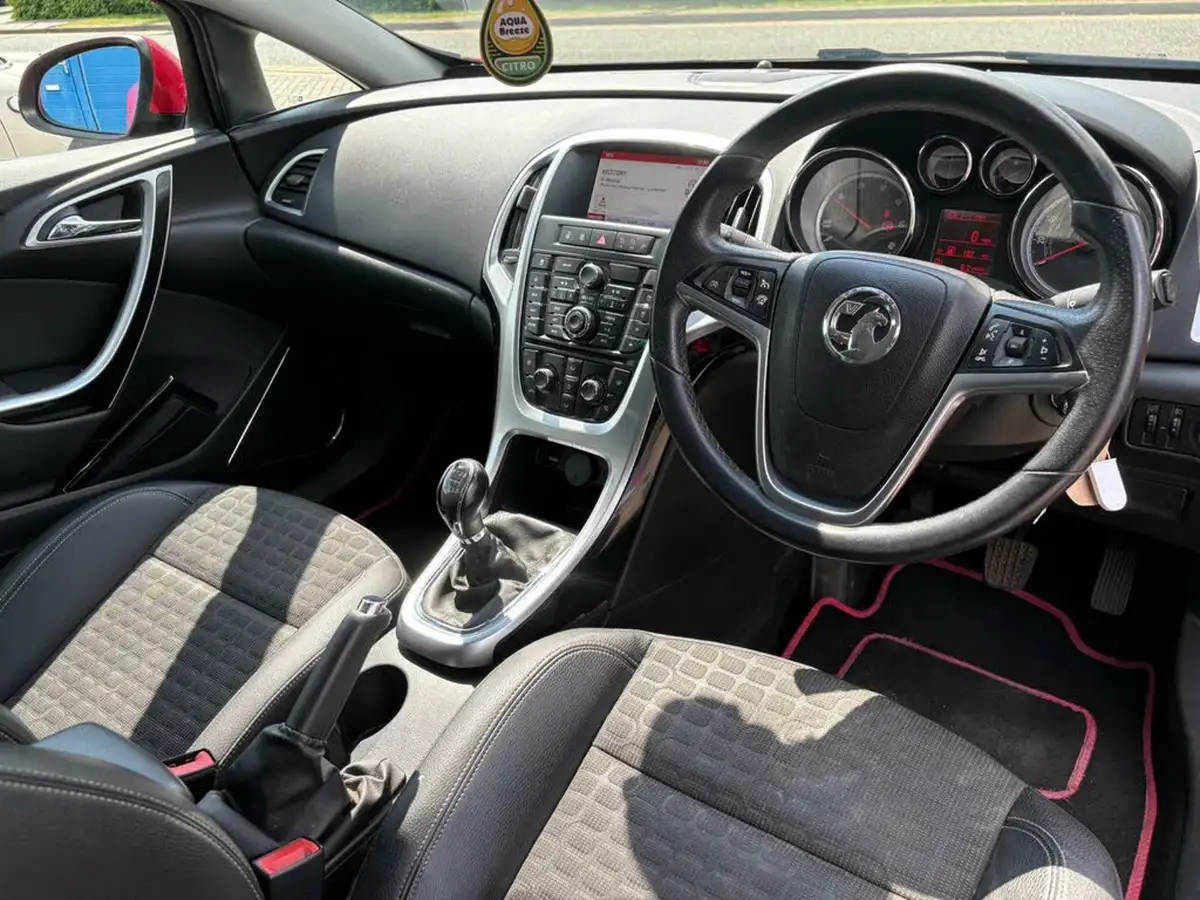 2014-vauxhall-astra-gtc-17cdti-sri-130ps-big-11