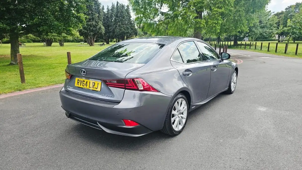2014-lexus-is-300h-25-executive-edition-big-2