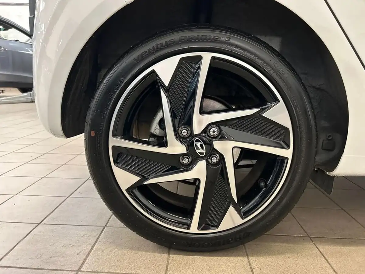 2024-hyundai-i10-10-premium-63ps-auto-big-28